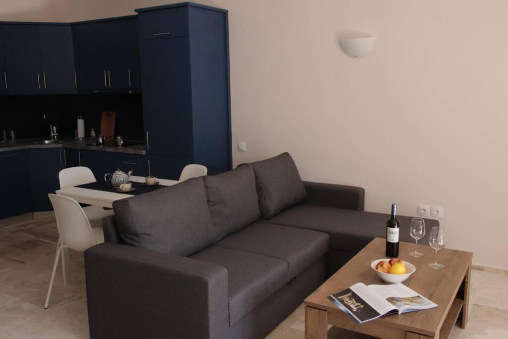 Studio On The Beach Лоутраки Экстерьер фото
