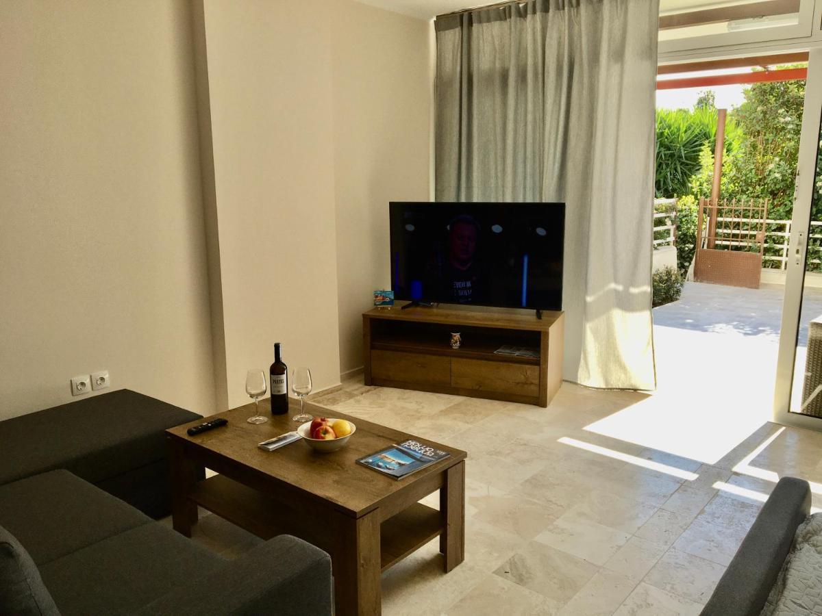 Studio On The Beach Лоутраки Экстерьер фото